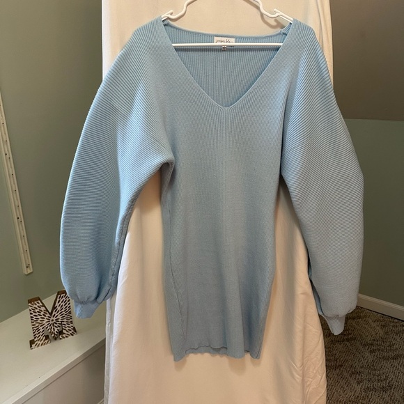 Light Blue V-Neck Sweater Dress with oversized Sleeves size large - Picture 3 of 14